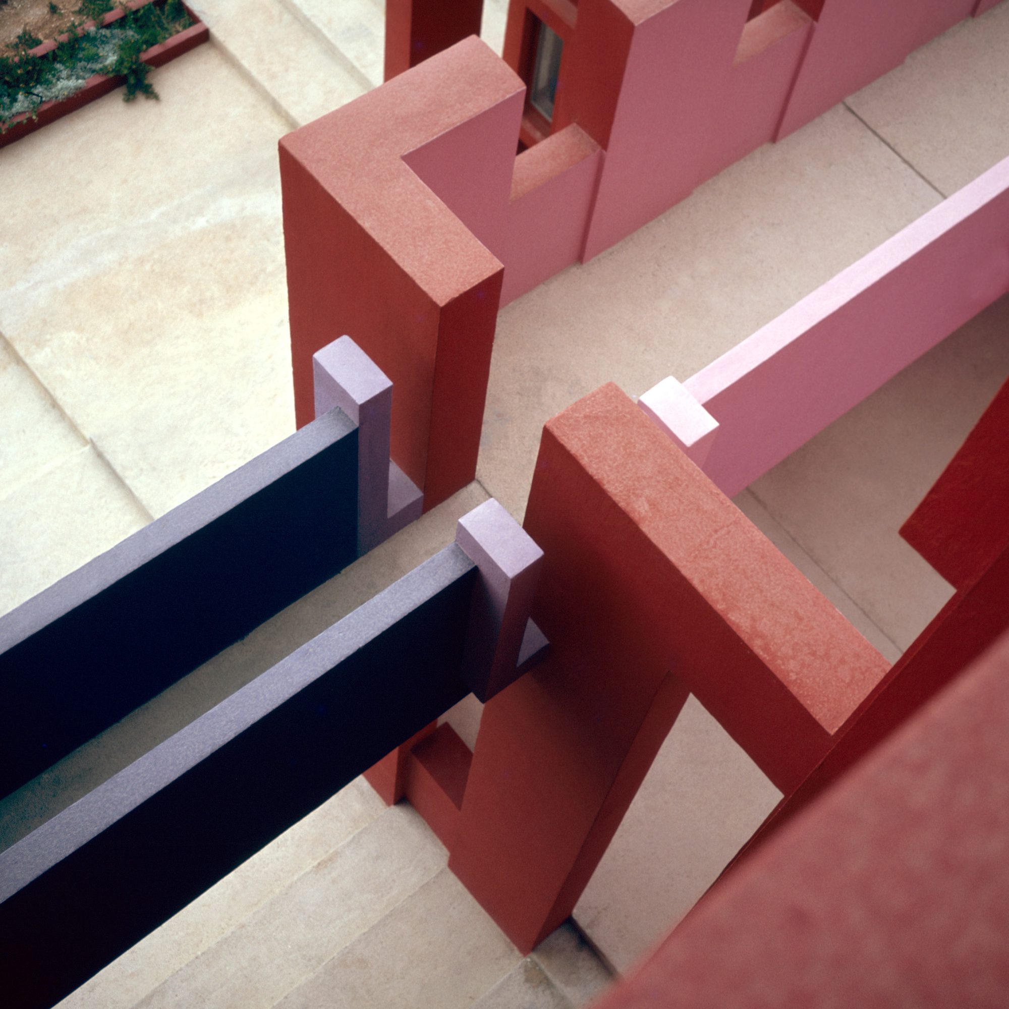Ricardo_Bofill_Taller_de_Arquitectura_La_Muralla_Roja_Calpe_Spain_(2) Ricardo_Bofill_Taller_de_Arquitectura_La_Muralla_Roja_Calpe_Spain_(2)