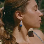 La boucle d'oreille n°2 en pierres naturelles et nacres