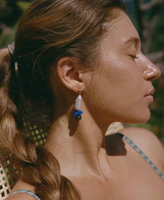 La boucle d'oreille n°2 en pierres naturelles et nacres