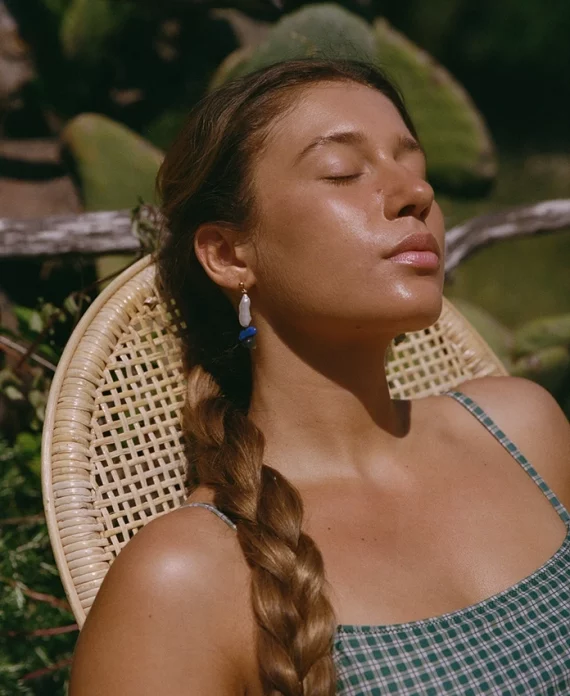 La boucle d'oreille n°2 en pierres naturelles et nacres