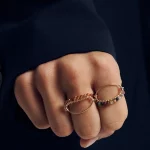La bague tissée Paula
