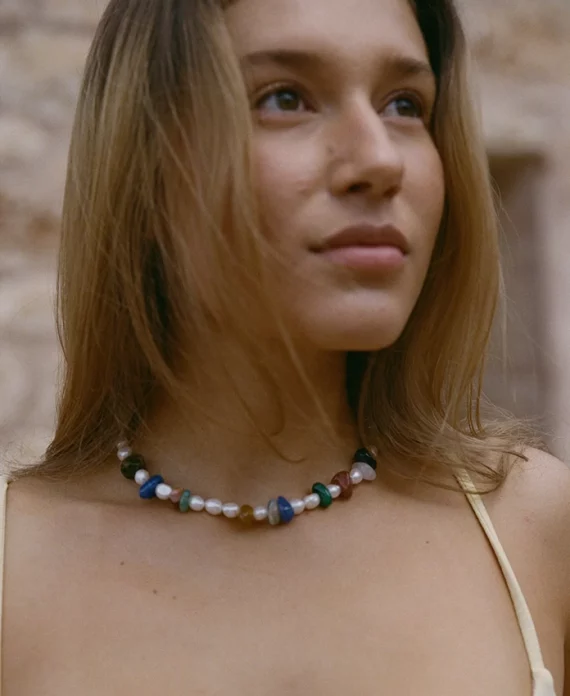 Le collier pierres naturelles et nacres