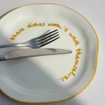 These dishes won't wash themselves – assiette