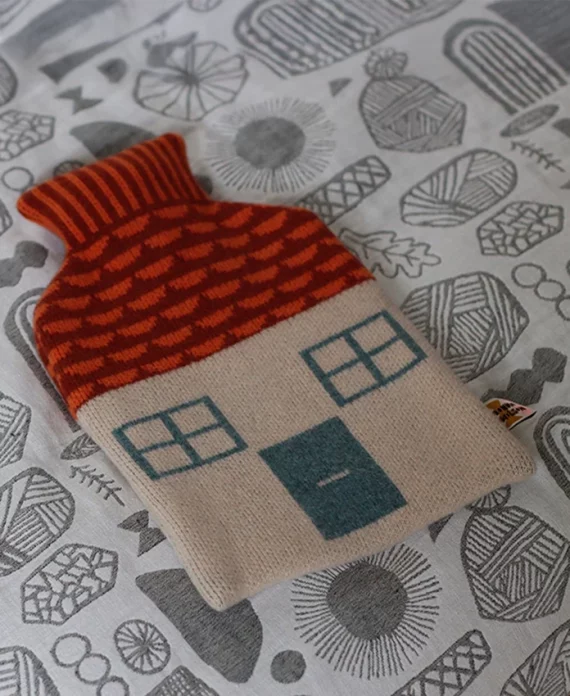 Maison – bouillotte avec housse en laine