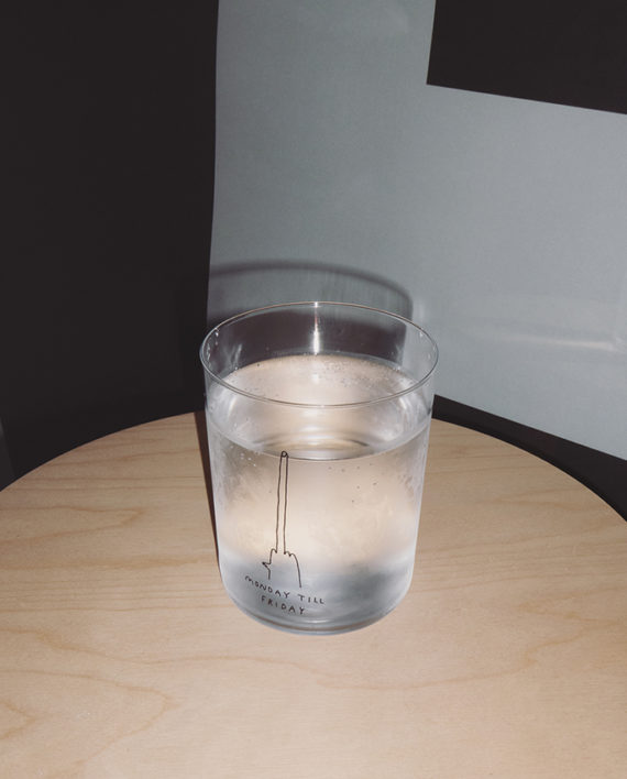 Monday til Friday  – grand verre